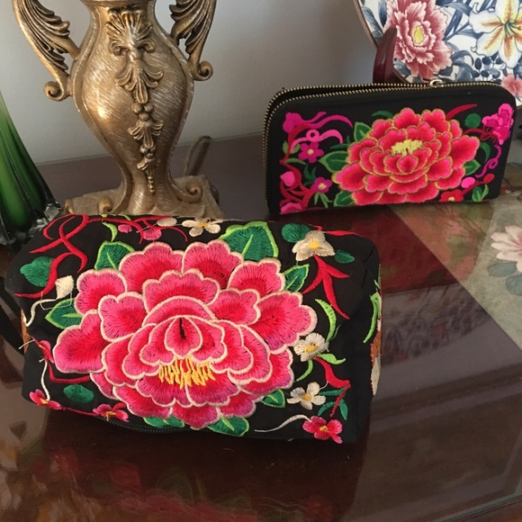 2 Peony flower red embroidered black clutch wallet - Picture 1 of 12